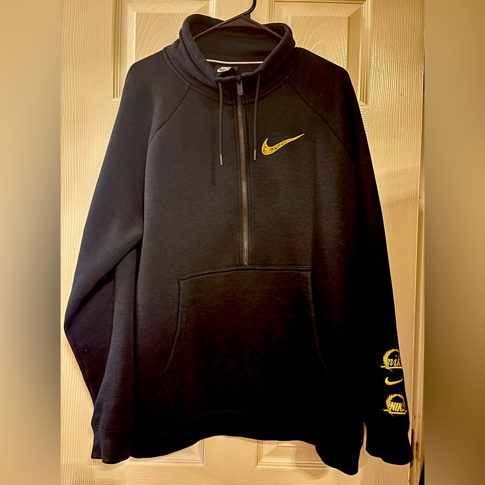 Nike Limited Edition Women's Black and Gold Half Zip Sweatshirt